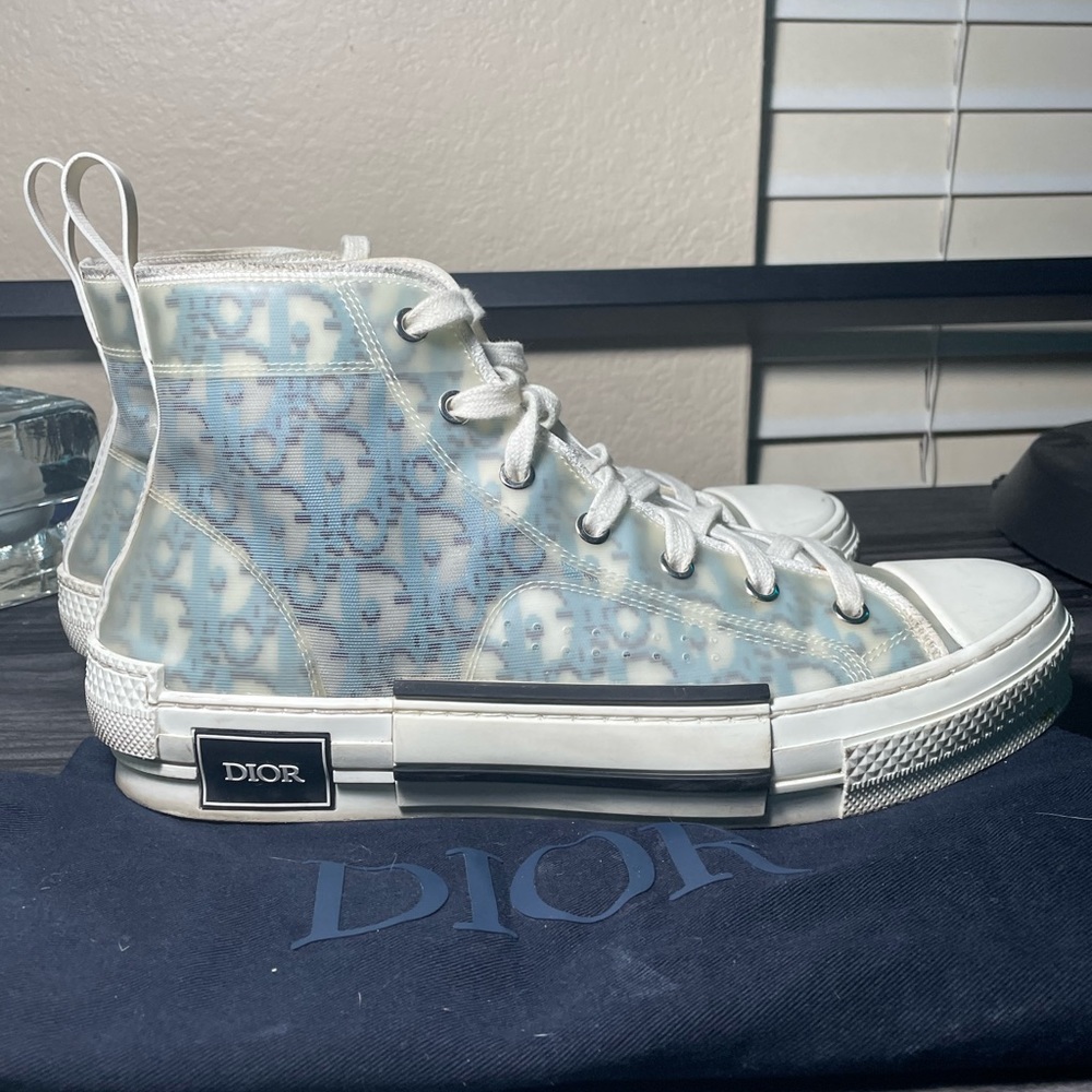 - DIOR B23 LIMITED EDITION